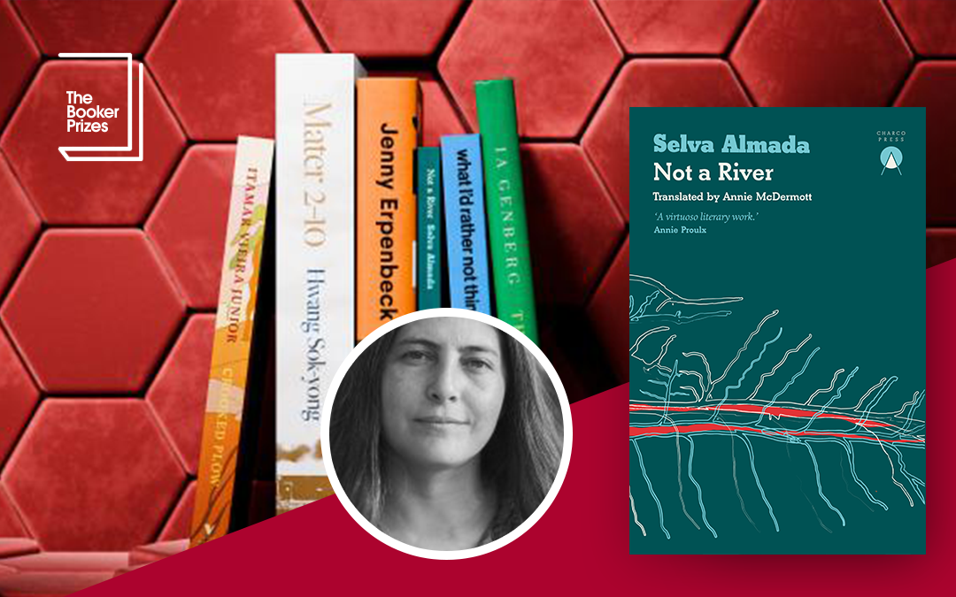 It has just been announced: Selva Almada is featured in the shortlist for the International Booker Prize for her novel «No es un río» (‘Not A River’)!